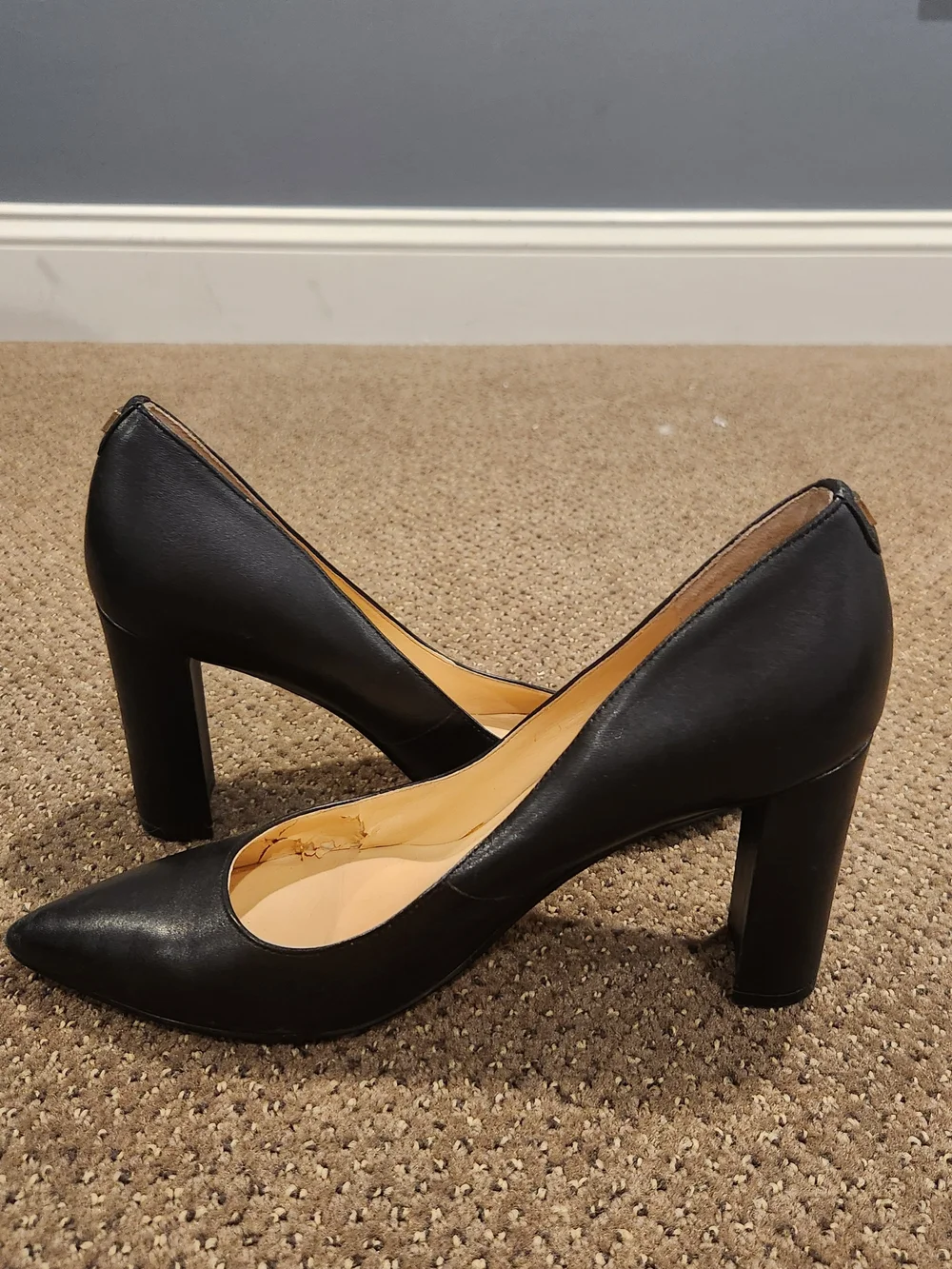 Ivanka Trump Black Pointed Toe Leather Pumps - Sleek Classic